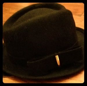 $7 or 3 items/$10! NWOT Suede Felt Hat Bow Detail